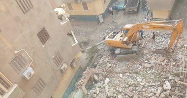 الجيزة تزيل منشأة متعدية على خط التنظيم منذ سنوات بالعمرانية