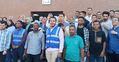 طلاب سياحة وفنادق جامعة الأقصر يتفقدون مشروعات حياة كريمة بقرى أرمنت وإسنا.. صور