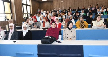انتظام محاضرات طلاب الصيدلة بمقر جامعة الإسماعيلية الجديدة الأهلية بسيناء