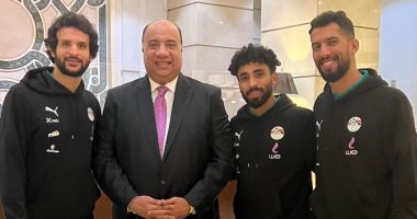 محمد مصيلحى يجتمع بثلاثى الاتحاد السكندرى بمعسكر المنتخب الأول.. صورة