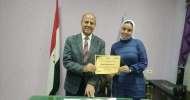 "تعليم كفر الشيخ" تكرم الطلاب الفائزين بالمركز الأول فى مسابقة التعبير الفنى