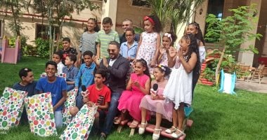 رامي عياش مذيع مع الأطفال بدار أيتام فى "واحد من الناس".. صور