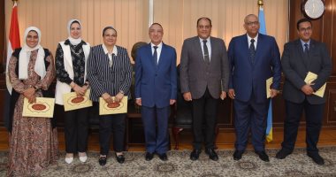 محافظ الإسكندرية يكرم أعضاء المبادرة الوطنية للمشروعات الخضراء الذكية