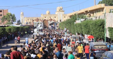 احتفالات وزفة مبهجة بدير مارجرجس بالأقصر بحضور الآلاف في ثانى أيام الاحتفالات