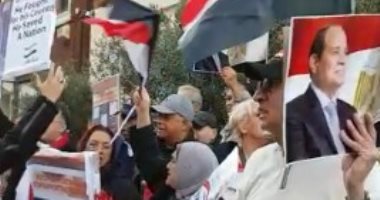 بهتاف يسقط الخونة.. وقفة للجالية المصرية باليونان لتأييد الدولة المصرية.. فيديو