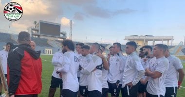 ميكالي يحاضر لاعبى المنتخب الأولمبى قبل المران الثانى استعدادًا لزامبيا