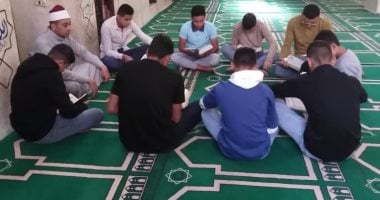 إقبال على مقارئ المصلين بالمساجد بشعار "صفعة على وجه دعاة التخريب".. صور