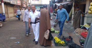 رئيس الأقصر يتابع أعمال إزالة الإشغالات والتعديات بشارع مدرسة الصنايع