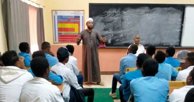 حياة كريمة.. تنظيم 22 من جلسات الدوار لتوعية 1070 سيدة ورجلا بأسوان.. صور
