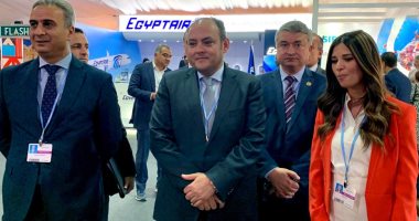 وزير التجارة يتفقد المنتجات والحلول الابتكارية المقدمة من الشركات والجهات المشاركة