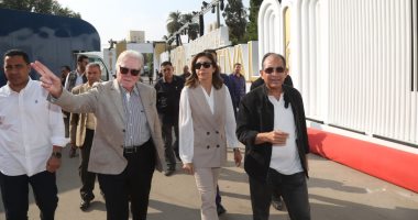 وزيرة الثقافة وحسين فهمى يتفقدان اللمسات النهائية قبل افتتاح القاهرة السينمائى