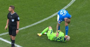 فيتوريا يطمئن على مرموش بعد إصابته مع فولفسبورج بالدوري الألماني