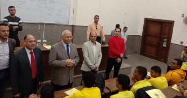 رئيس جامعة بنها يجرى جولة موسعة داخل 7 كليات ويتفقد الامتحانات والعملية التعليمية