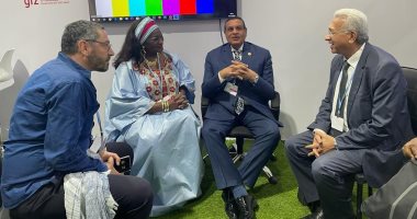 وزير التنمية المحلية يبحث مع نظيرته الكاميرونية تعزيز التعاون بين البلدين 