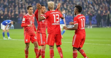 بايرن ميونخ يتخطى شالكه ويبتعد بصدارة الدوري الألماني قبل كأس العالم