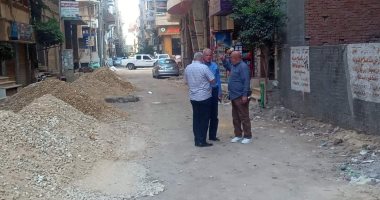 محافظ الدقهلية يتابع مشروعات الرصف الجارى تنفيذها بالمنصورة.. صور