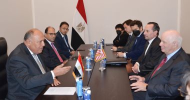 وزير الخارجية يعقد اجتماعا مع مجموعة من أعضاء مجلس الشيوخ الأمريكى ومساعديهم