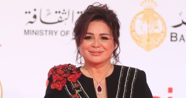 إلهام شاهين وفردوس عبد الحميد ولبنى عبد العزيز يصلن حفل افتتاح مهرجان القاهرة