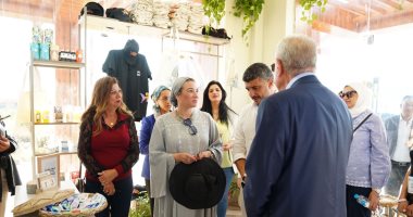 على هامش فعاليات مؤتمر المناخ cop27.. وزيرة البيئة والمنسق الوزارى ومبعوث مؤتمر المناخ cop27 ومحافظ جنوب سيناء يفتتحون معرضا لمنتجات القائمة الخضراء لحملة إيكو ايجيبت فى طريق السلام بشرم الشيخ