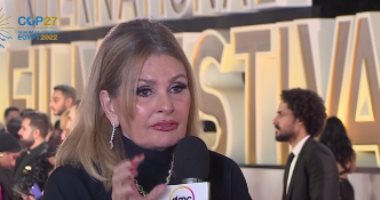 يسرا: حسين فهمى عمل مجهود كبير فى تنظيم مهرجان القاهرة السينمائى