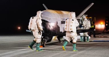 طائرة الفضاء X-37B التابعة للجيش الأمريكى تهبط بنجاح محطمة الرقم القياسي
