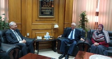رئيس جامعة المنيا يستقبل الدكتور حسام موافى لمناقشة رسالة دكتوراه بكلية الصيدلة