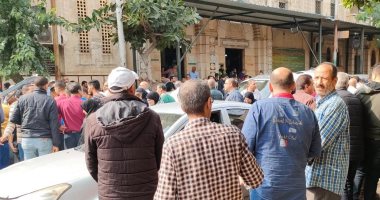 تشييع جثمان طبيب البسطاء بالإسكندرية إلى مثواه الأخير من مسجد العمرى.. صور
