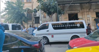 جثمان الفنان سامى فهمى يصل مسجد العمرى بالإسكندرية لأداء صلاة الجنازة.. صور
