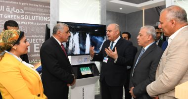 محافظ قنا يقدم شرحا تفصيليا عن مشروع الزراعة بدون تربة "إيروبونك" ضمن مؤتمر المناخ