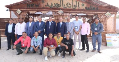 محيى الدين يزور المنطقة الخضراء ويتفقد أجنحة الجامعات المشاركة بمؤتمر المناخ.. صور 