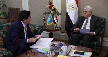 وزير التعليم العالي يبحث مع سفير كازاخستان بالقاهرة آليات التعاون فى البحث العلمى