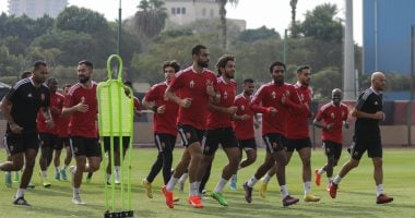 كولر يفكر فى الاستعانة بهذا اللاعب لمواجهة الإصابات فى دفاع الأهلى