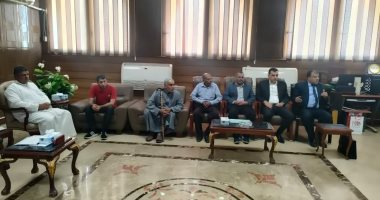 محافظ شمال سيناء يلتقى الصيادين بالعريش لبحث مطالبهم 