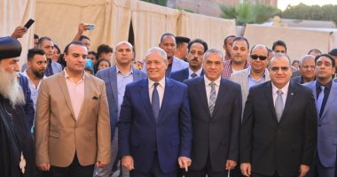 محافظ الأقصر يزور دير مارجرجس بالرزيقات لتهنئة الأقباط بالعيد السنوي.. صور 