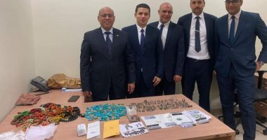 جمارك مطار القاهرة تضبط كمية من فصوص الألماس والمشغولات والأحجار الكريمة