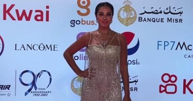 حضور مميز للفساتين البيضاء على الريد كاربت.. مناسبة لحفلات الزفاف وكتب الكتاب