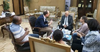 رئيس "مياه أسوان" يكشف للإذاعة السويسرية تفاصيل مشروعات تحسين المياه