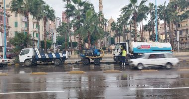 بداية نوة "المكنسة" على الإسكندرية.. أقوى نوات الخريف.. هطول الأمطار الخفيفة والمتوسطة على غرب ووسط وشرق.. الأحياء تكثف أعمال النزح ورفع المخلفات.. الصرف الصحى تنشر سياراتها.. والمحافظ: رفع حالة الطورائ.. صور