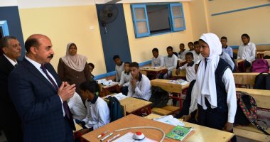 محافظ أسوان يفتتح مدرسة مجمع الكسارة بتكلفة 10 ملايين جنيه.. فيديو وصور