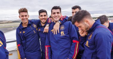 منتخب إسبانيا يتجه للأردن قبل المشاركة في كأس العالم 2022.. صور