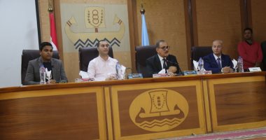 محافظ كفر الشيخ يستعرض المشروعات الخدمية بحضور برلمان الشباب.. صور