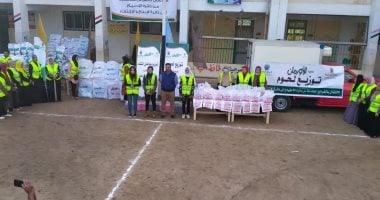 توزيع لحوم مجانًا على 800 أسرة بـ7 قرى بأسوان 
