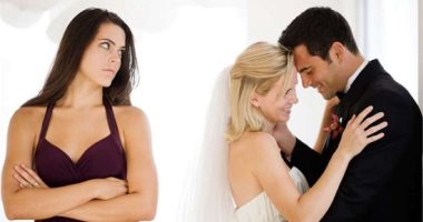 لو لسه ماقدرتيش على الموف أون.. كيف تتخطى زواج حبيبك السابق؟