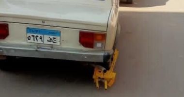 الجيزة تشن حملة لكلبشة السيارات المتعدية على أرصفة المشاة بالبدرشين