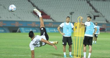 كوكا يستعرض مهارته أمام أنظار مصطفى محمد ومروان حمدي استعدادا لبلجيكا