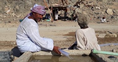 تزامنا مع COP 27.. آبار الصحراء الشرقية تودع الحبل والدلو وتعمل بالطاقة المتجددة.. لوحات طاقة شمسية لتشغيل مساقى الإبل بحلايب وشلاتين.. وطلمبات رفع كهربائية بوادى الجمال لتوفير الخدمات لأهالى البادية.. صور
