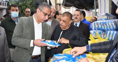 محافظ الفيوم يفتتح معرض بيع السلع والمواد الغذائية الأساسية بأسعار مخفضة