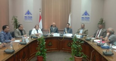 رئيس جامعة بنها يترأس اجتماع مركز الشهادات الموحدة