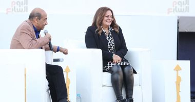 كاملة أبو ذكرى فى ندوتها بمهرجان القاهرة: مابحبش أصنف نفسى كمخرجة سينما المرأة.. بتمنى أقدم عمل عن الراجل المقهور وفيلم عن فلسطين.. كان فى مشهد بملك وكتابة اتحذف من الرقابة ورجعوه.. وهذه أقرب شخصيات أعمالى لي