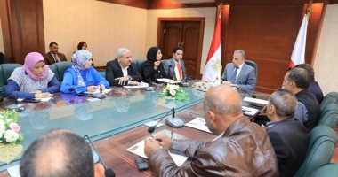 محافظ سوهاج يعقد اجتماعا لبحث الموقف التنفيذى لعدد من المشروعات الخدمية